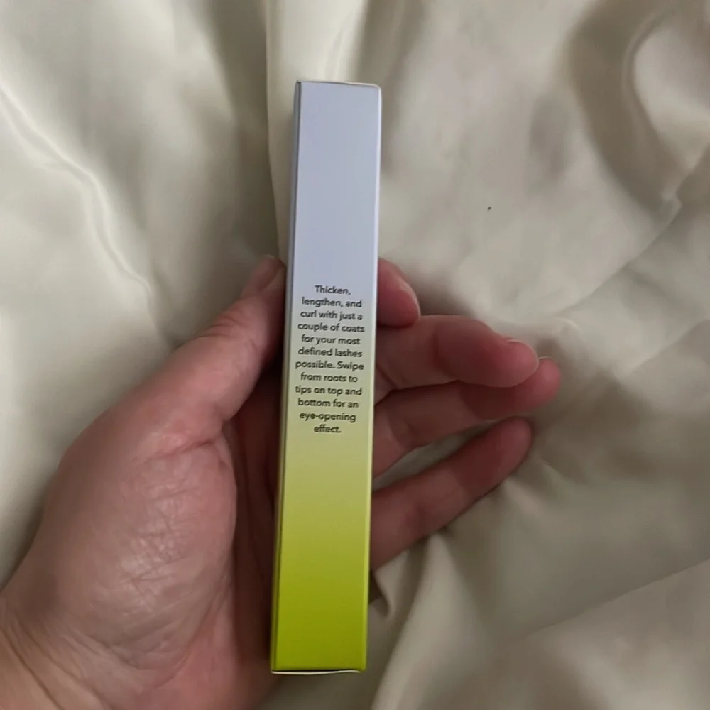 Riley Rose go big volumizing mascara BLACK NEW!